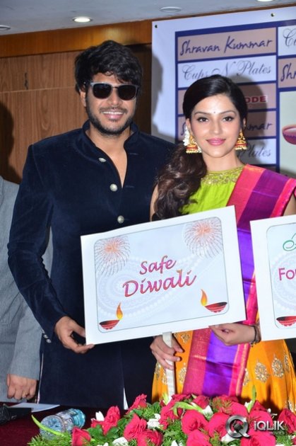 Celebs-at-Diwali-New-Collections-Fashion-Show